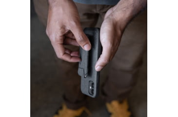 Image of Peak Design Mobile Wallet, Charcoal, Slim, M-WA-AA-CH-1