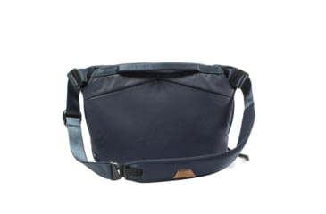Image of Peak Design V2 Everyday Sling, 6 Liters, Midnight, BEDS-6-MN-3