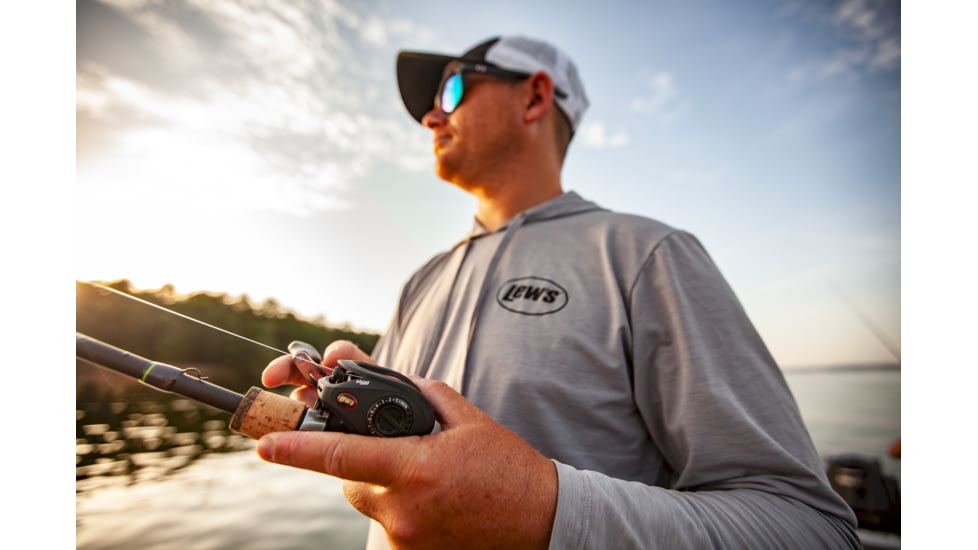 Lew's TP2 Casting Rod, Crankbait Model, 7ft 2in, 1-PC HM45 Graphite Rod w/ Medium  and Moderate, Winn Dri-Tac Split-Grip, SoftTouch Reel Seat, Black/Gray, TP272M-CB2