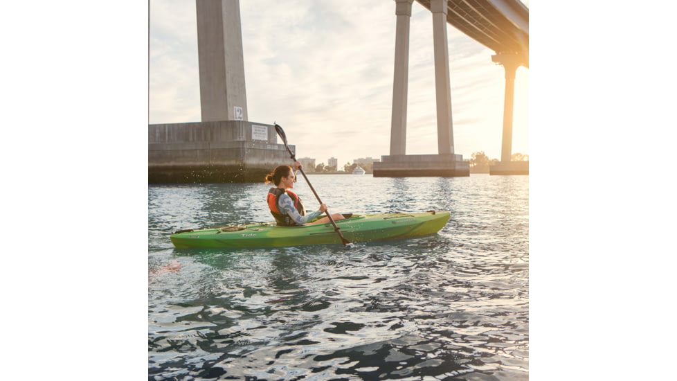 Lifetime Products Tide 103 Sit-Inside Kayak w/Paddle