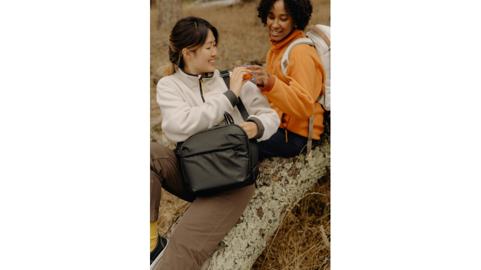 Peak Design V2 Everyday Sling, 6 Liters, Black, BEDS-6-BK-3
