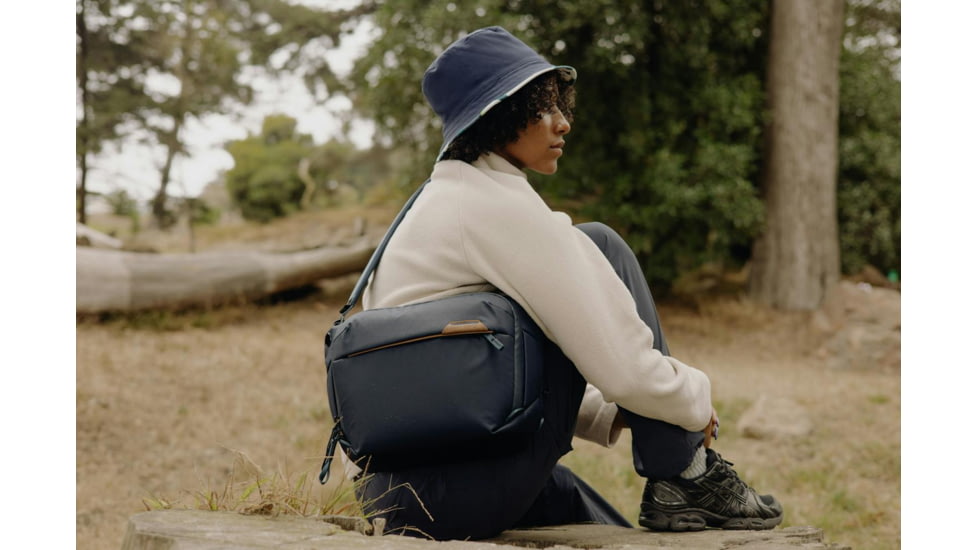 Peak Design V2 Everyday Sling, 6 Liters, Midnight, BEDS-6-MN-3