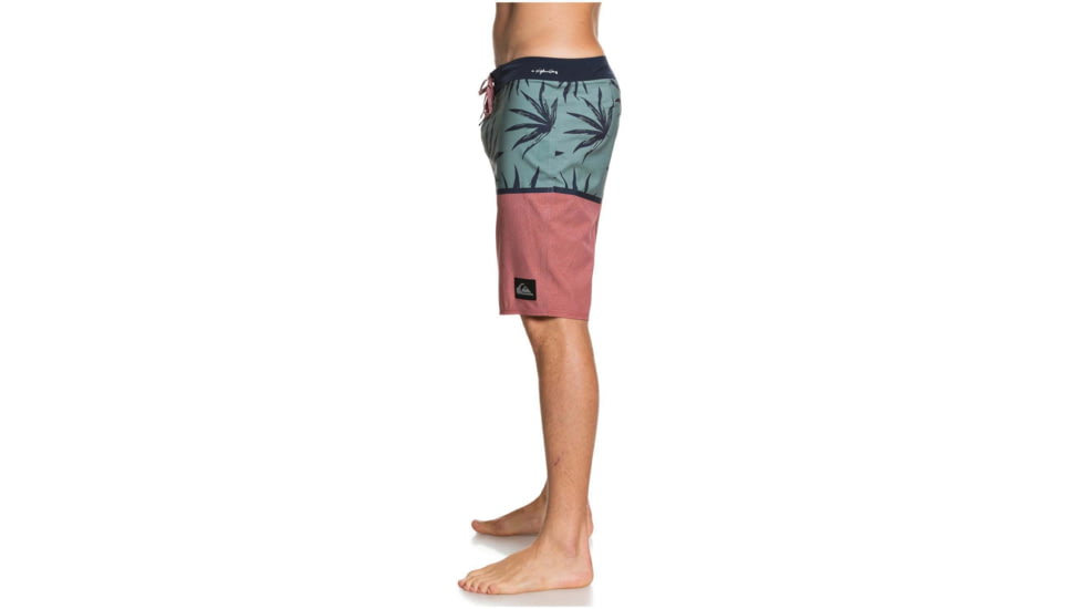Quiksilver Highline Division 20 Boardshorts - Mens, Apple, 32, EQYBS04302-CPH6-32