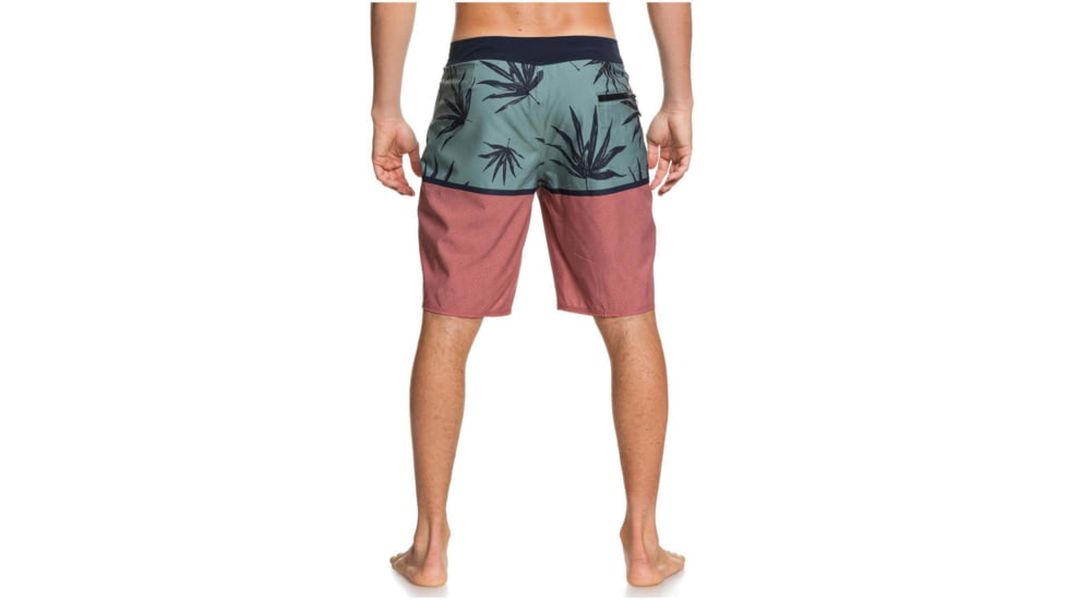 Quiksilver Highline Division 20 Boardshorts - Mens, Apple, 32, EQYBS04302-CPH6-32