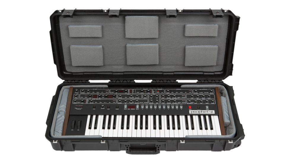 SKB Cases iSeries 49-note Keyboard Case, Black, 35.25in x 13.5in x 4.13in 3i-3614-TKBD