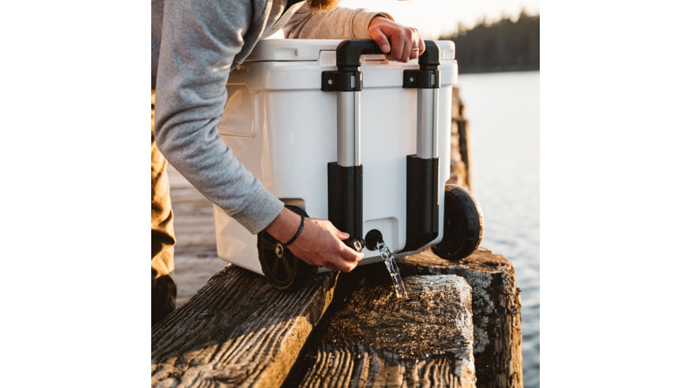 Yeti Roadie 48 Hard Cooler, Navy, 48 Quart, 10048200000