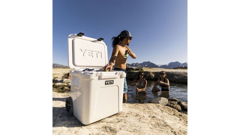 Yeti Roadie 48 Hard Cooler, Navy, 48 Quart, 10048200000